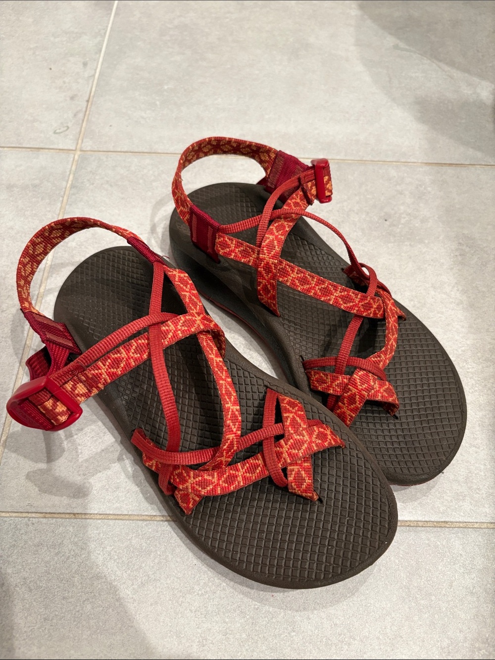 Women's Red Strappy Chaco 8.5